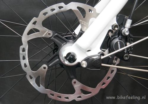 Shimano XT remschijven, 180 mm voor en achter. Shimano XT remklauwen en -grepen.