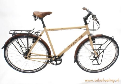 De Travelmaster 2.8 is ontworpen voor de sportieve vakantiefietser die vaker op asfalt fietst dan op gravel en stenen.
