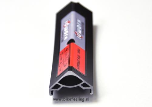 Extra brede velg, 3mm breder, van eigen fabricaat voor meer stijfheid en betere rol- en dempingseigenschappen van de band.