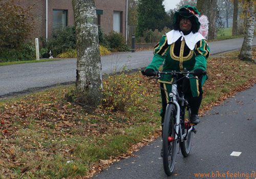Zwarte Piet ging uit fietsen op de Travelmaster 3+