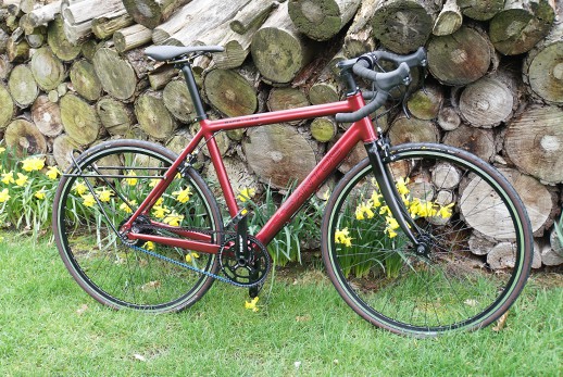 Toerfiets in een veld