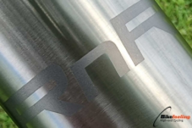 rock-n-rohler-gezandstraalde-letters-rnr-titanium-idworx
